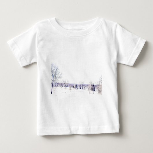 雪の多い冬の風景 ベビーTシャツ (正面)