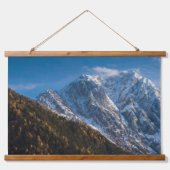 雪の多い山々で秋と冬 吊り下げ型タペストリー (正面)