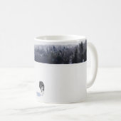 雪の多い平原の犬 コーヒーマグカップ (正面右)