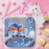 雪の多い枝に寄り添う東部のブルーバード ペーパープレート (パーティー)