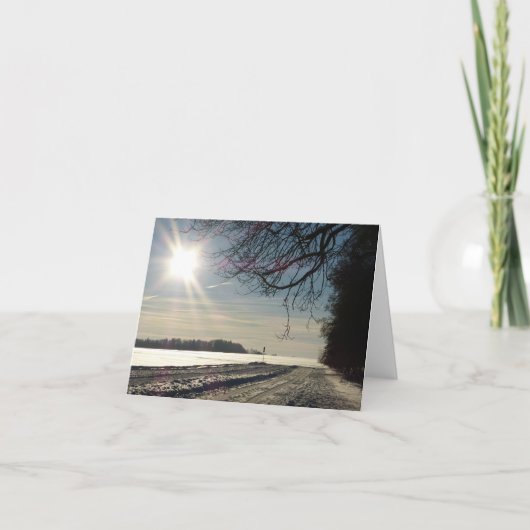 雪の多い田舎道と太陽輝く シーズンカード (正面)