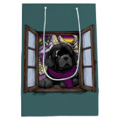 雪の多い窓の子犬 ミディアムペーパーバッグ (裏面)