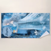 雪の女王ファンタジーアート – 神秘的な冬の女神 ビーチタオル (正面)