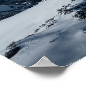 雪の山の上を転がる雲 ポスター (角)