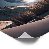 雪の山を越える満月 ポスター (角)