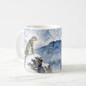 雪の峰に佇むユキヒョウ コーヒーマグカップ (正面左)