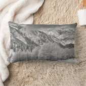 雪の嵐の中の常緑樹と《植物》アスペンの木 ランバークッション (ブランケット)