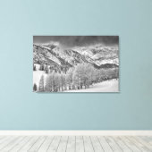 雪の嵐の中の緑と《植物》アスペンの木 キャンバスプリント (インサイチュ (ウッドフロア))