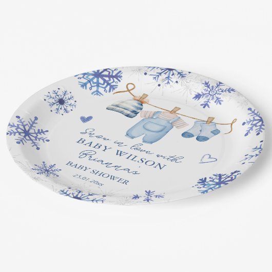 雪の愛の冬の赤ちゃんシャワーモノグラムの ペーパープレート (アングル)