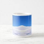 雪の斜面のスノーボード、ブルーバードデイ コーヒーマグカップ (中央)