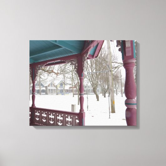 雪の日のポーチビュー – マーサのブドウ畑 キャンバスプリント (正面)