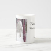 雪の日のポーチビュー – マーサのブドウ畑 ボーンチャイナマグカップ (正面)