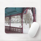 雪の日のポーチビュー – マーサのブドウ畑 マウスパッド (マウス)