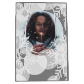 雪の星 – 白、灰色 – 抱き枕 ミディアムペーパーバッグ (正面)