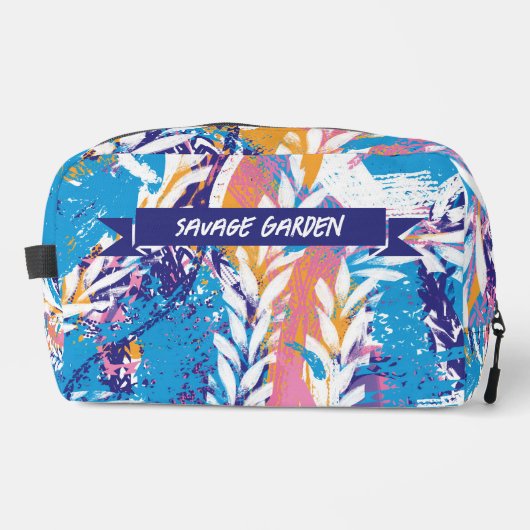 雪の朝の庭。ドップキット ドップキット (正面)