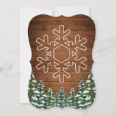 雪の木々が並ぶ森林の地方の松の木のクリスマス パーティー 招待状 (裏面)