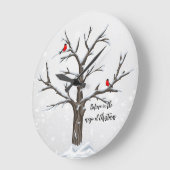 雪の木の上の冬の赤い深紅色 ラージ壁時計 (傾斜)