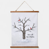 雪の木の上の冬の赤い深紅色 吊り下げ型タペストリー (正面)