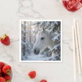 雪の松の木の中の冬の白馬 スタンダードカクテルナプキン (インサイチュ)