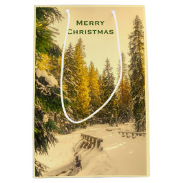 雪の松の木の森の写真クリスマス ミディアムペーパーバッグ