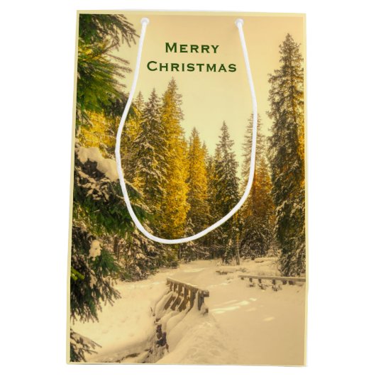 雪の松の木の森の写真クリスマス ミディアムペーパーバッグ (裏面)