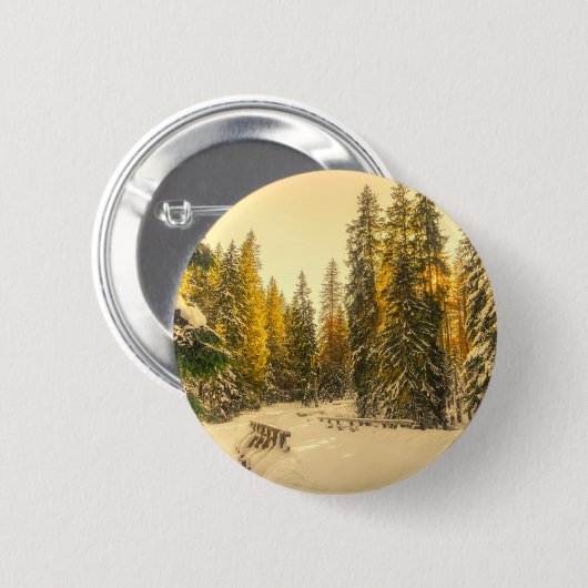 雪の松の木の森自然写真 缶バッジ (正面&裏面)