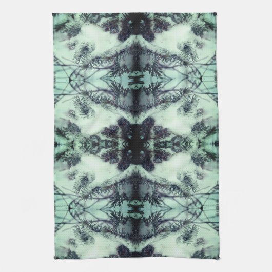 雪の松の針冬の自然抽象芸術 キッチンタオル (縦)