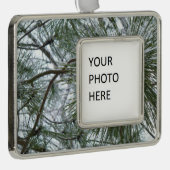 雪の松の針冬自然撮影 シルバープレートフレームオーナメント (右)