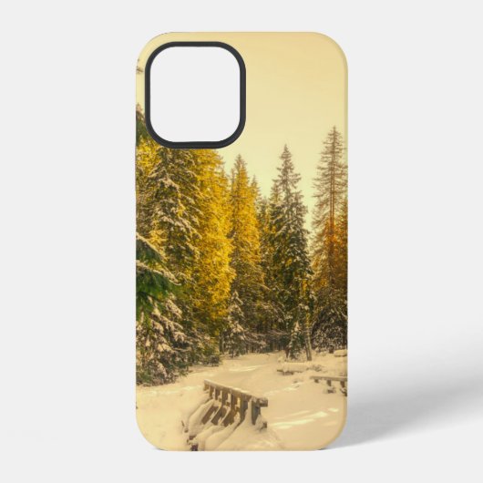 雪の松林の冬の小道 iPhoneケース (裏面)