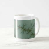 雪の松 – フラクタルアート コーヒーマグカップ (正面右)