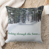 雪の枕を駆け抜ける クッション (ブランケット)