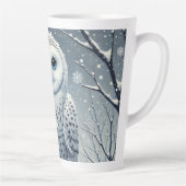 雪の枝にとまるシロフクロウ カフェラテマグ (右)