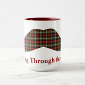 雪の格子縞のクリスマスの髭を通したStaching マグカップ (中央)