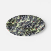 雪の森がクリスマスツリーを覆った ペーパープレート (アングル)