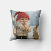 雪の森でキャンディーケーンを楽しむゴノーム クッション (裏面)