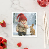 雪の森でキャンディーケーンを楽しむゴノーム スタンダードカクテルナプキン (インサイチュ)