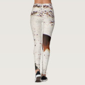 雪の森の中の鹿の迷彩柄カモフラージュ。 レギンス (裏面)