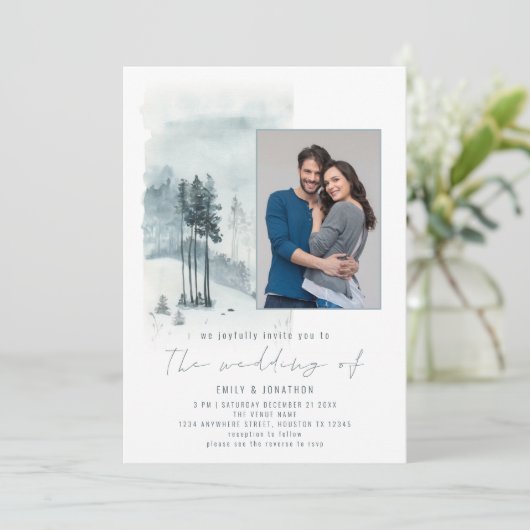 雪の森の写真エレガントスクリプト冬の結婚式 招待状 (スタンド正面)