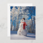 雪の森の前で立つ雪だるま シーズンポストカード (正面/裏面)