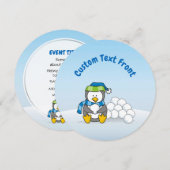 雪の玉を持って座っている小さなペンギン 招待状 (正面/裏面)