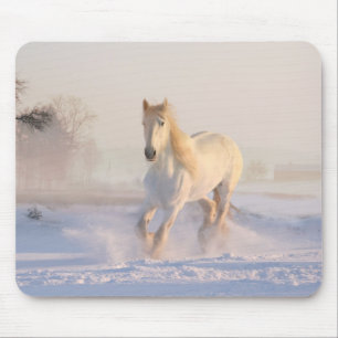 雪の白い馬 マウスパッド