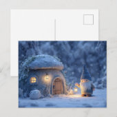 雪の石造りの小屋の外にランタンを掲げるノーム ポストカード (正面/裏面)