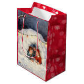 雪の砦で遊ぶ子供たち(ヴィンテージ) ミディアムペーパーバッグ (正面アングル)