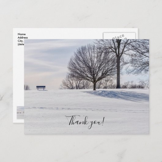 雪の積もった丘の上のベンチ 感謝の気持ちを込めたポストカード ポストカード (正面/裏面)