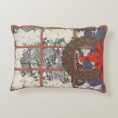 雪の窓辺にハンギングされたビンテージクリスマスリース アクセントクッション (裏面)