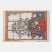 雪の窓辺にハンギングされたビンテージクリスマスリース キッチンタオル (横)