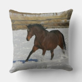 雪の純血種の馬のランニング クッション (裏面)