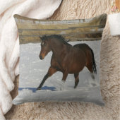 雪の純血種の馬のランニング クッション (ブランケット)