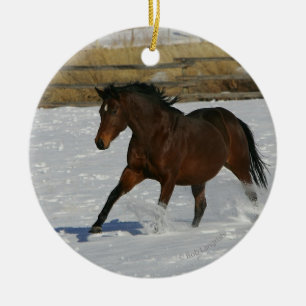 雪の純血種の馬のランニング セラミックオーナメント