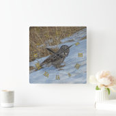 雪の素晴らし中に立つ灰色のフクロウの写真 スクエア壁時計 (ホーム)